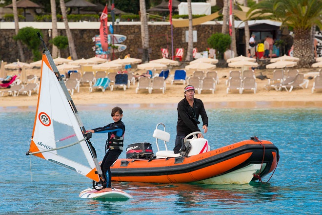 Beginners learning windsurfing in the bay of Las Cucharas